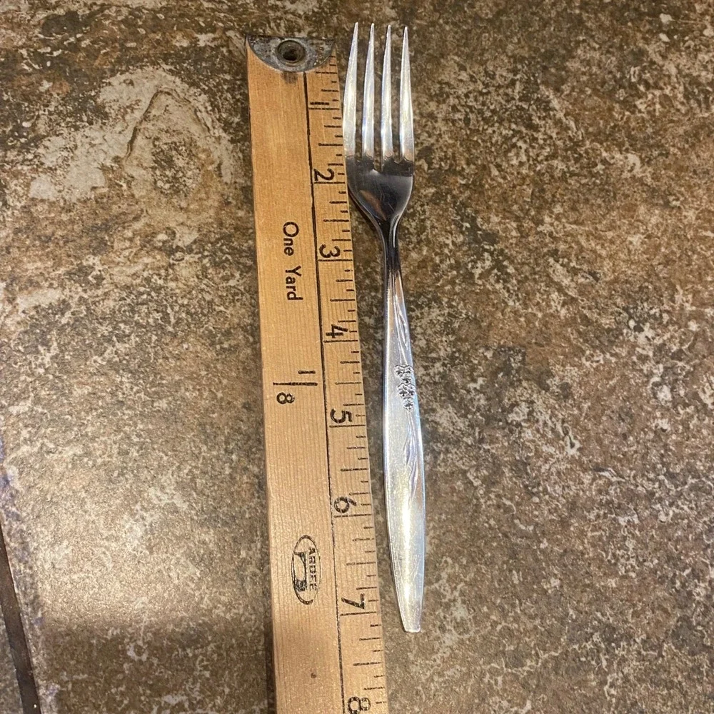 Oneida Salad Forks Set of 5 Silver Silverplate Enchantment Gentle Rose Pattern